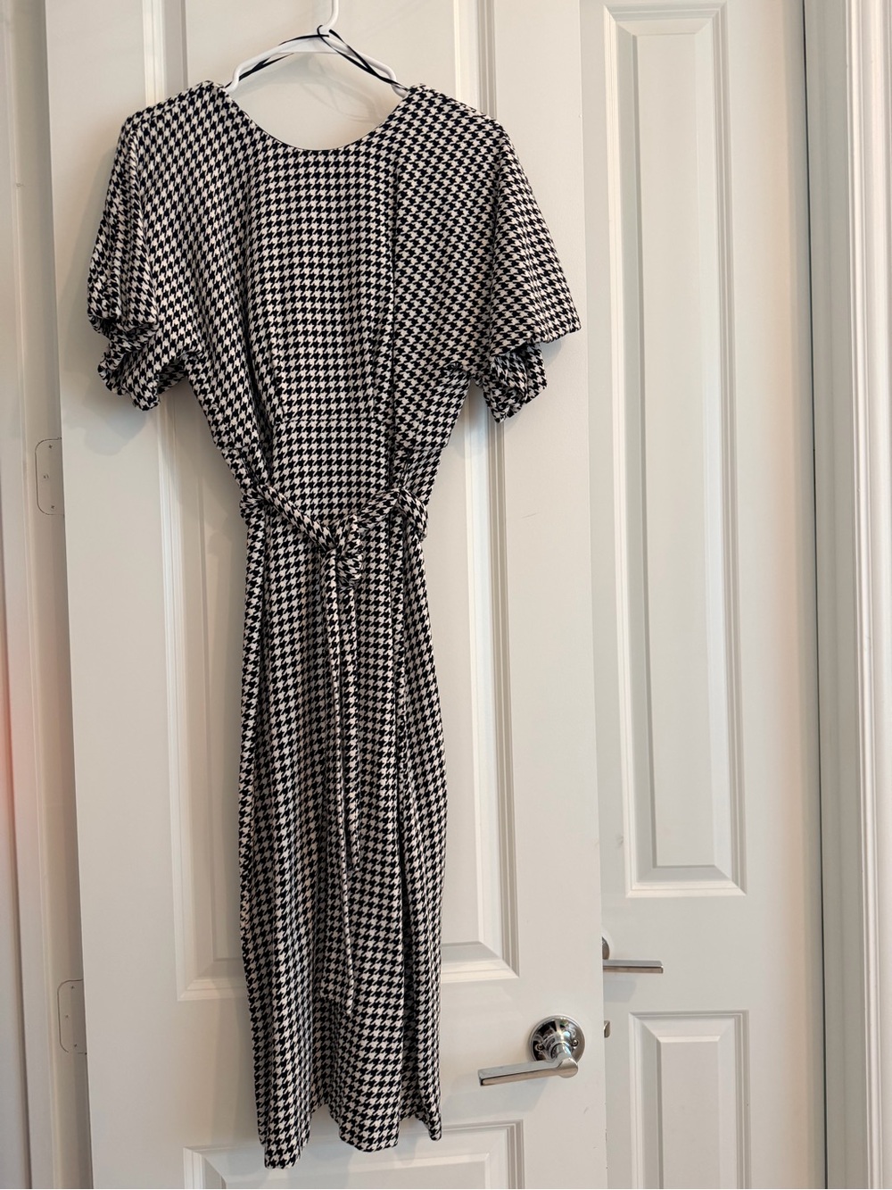 Zara Black and White Houndstooth Midi Dress with Tie Waist